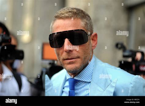 lapo elkann occhiali da sole